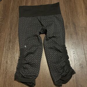 Lululemon Black and Gray Capris